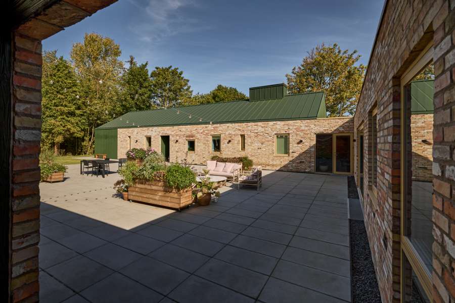 Grønne stålprofiler skaber rammen for familiekollektiv på landet, Ølbyvej 178, 4623 Lille Skensved